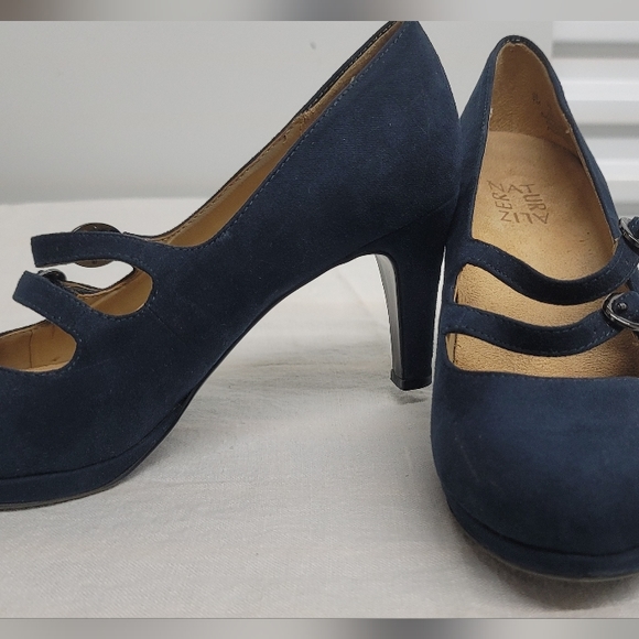 Super comfy blue suede heels by Naturalizer - Picture 5 of 9